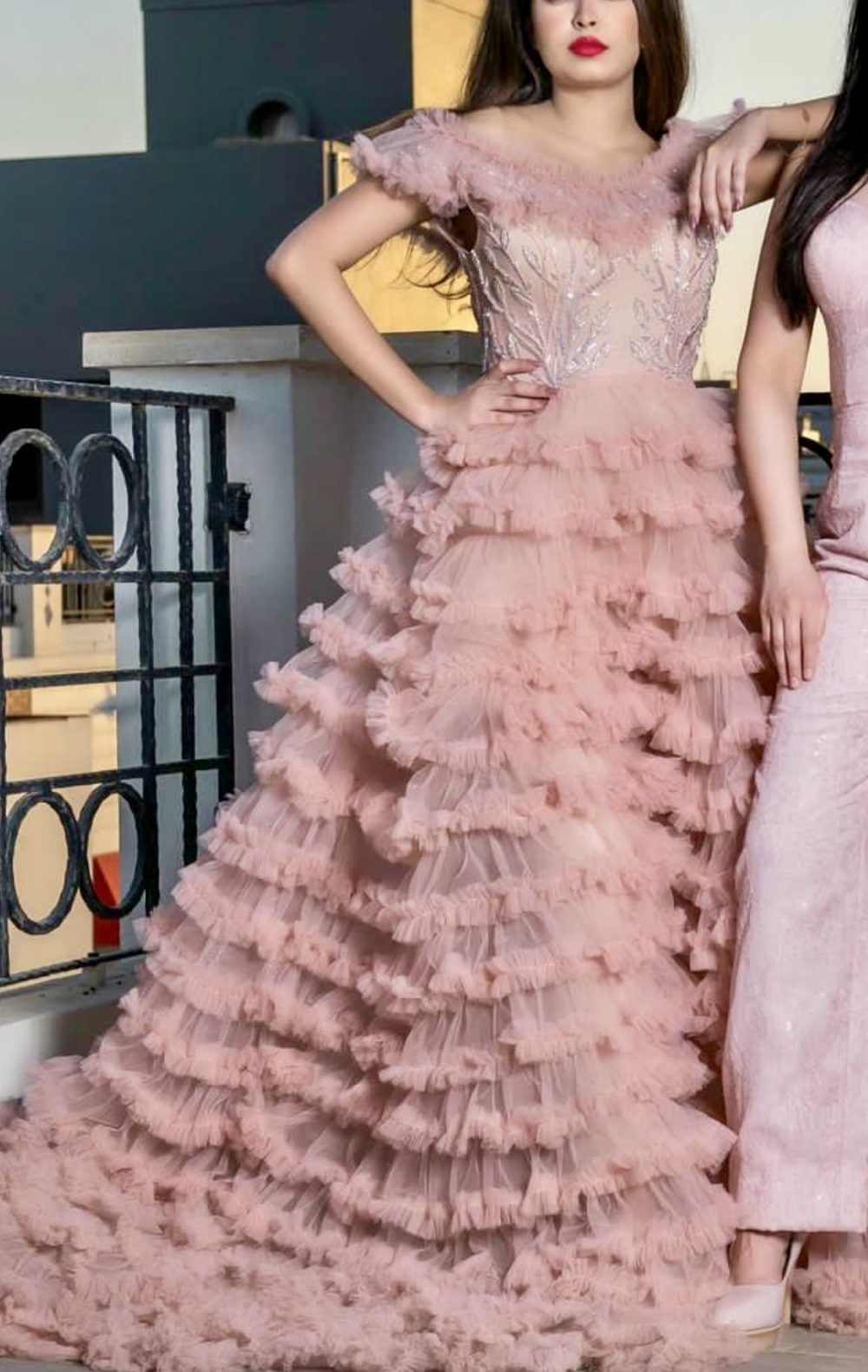 فستان سهره كتف نازل منفوش