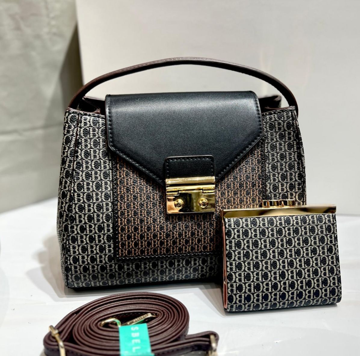 شنطة كريسبيلا – Chrisbella مستوحاة من تصاميم كارولينا هيريرا – Carolina Herrera Inspired