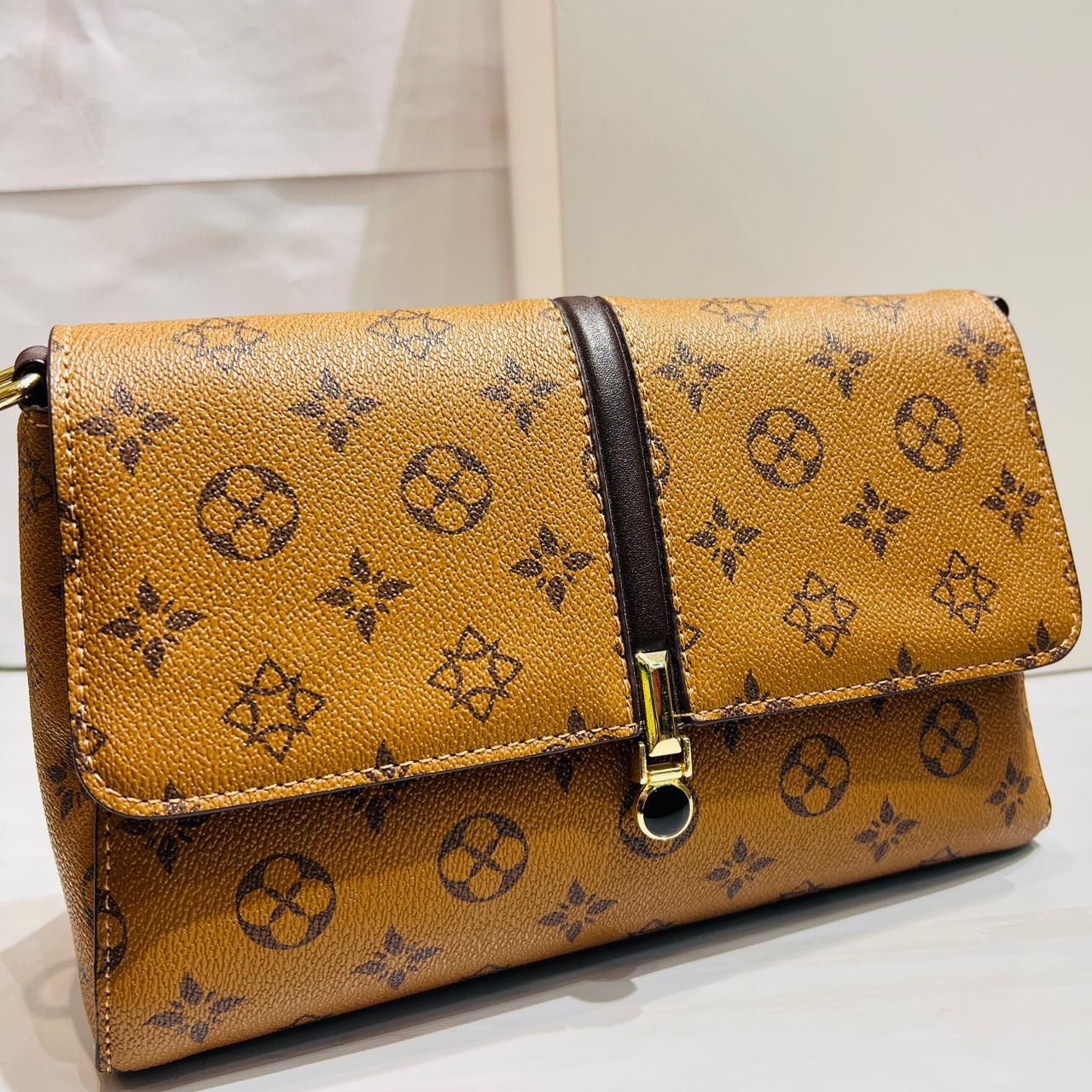 شنطة من ماركة لويس فيتون – Louis Vuitton